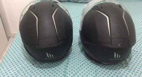 Capacete preto MT Helmets