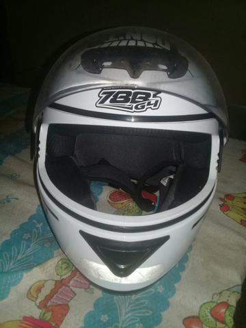 Vendo um capacete