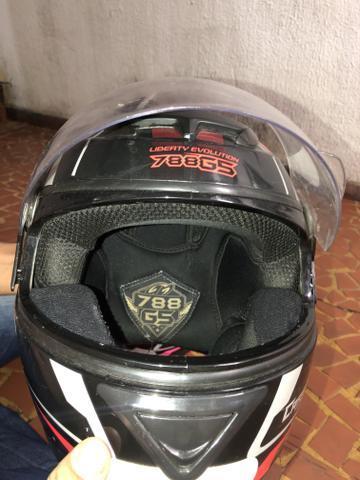 Capacete semi novo. tamanho 58 e 56