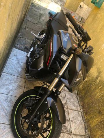 Vende-se CB 650F Honda - 2015