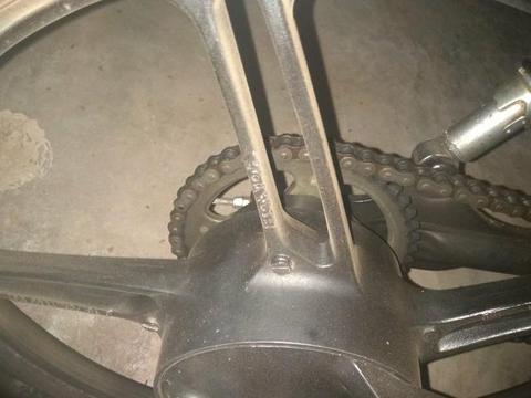 Vendo ou troco nas de ferro par de roda da fan 160 2018