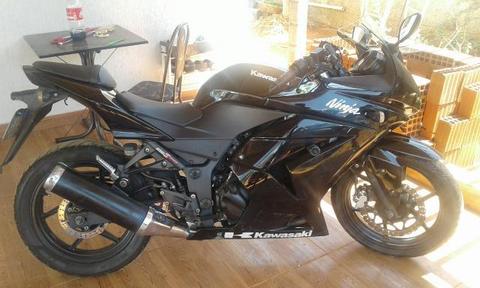 Vendo ou troco moto Kawasaki Ninja 250cc - 2010
