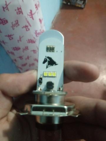 Lâmpada super led H4 8000k 35w universal