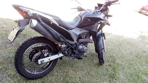 Vendo essa linda moto XRE 300 11 mil pra vender logo quitada e selada - 2016