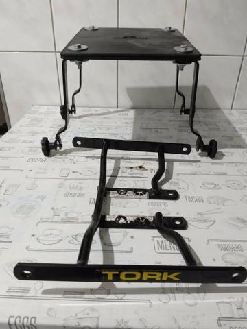 Suporte para baú Tork (motoboy)