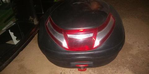 Vendo baú pra moto .tava em xre