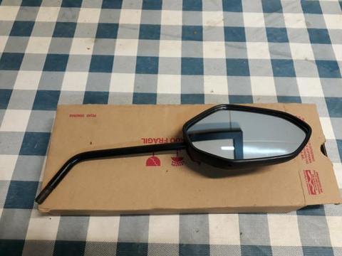 Vendo um retrovisor direito para titan fan e start original facilito a entrega