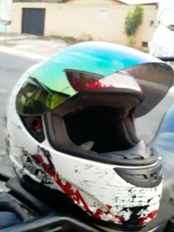 Capacete helt