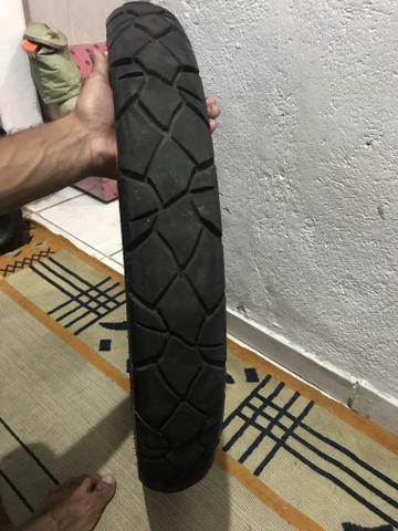 Pneu dianteiro da xre