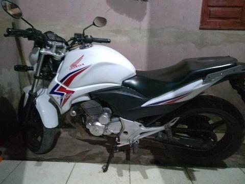 Vendo ou troco por carro essa CB300 - 2012