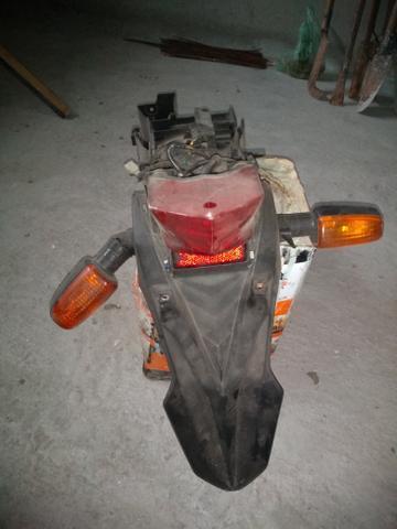 Rabeta e lanterna CB300