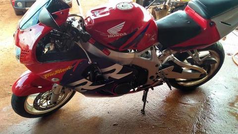 CBR 900 aceita trocas - 1997