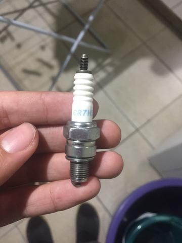 Vendo Vela NGK R- CR7HSA